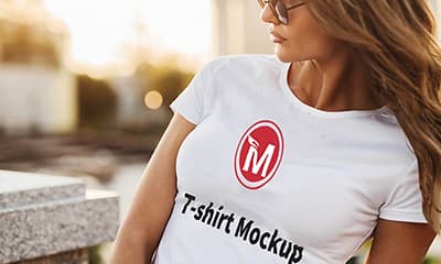 Free Girl Wearing T-Shirt Mockup PSD